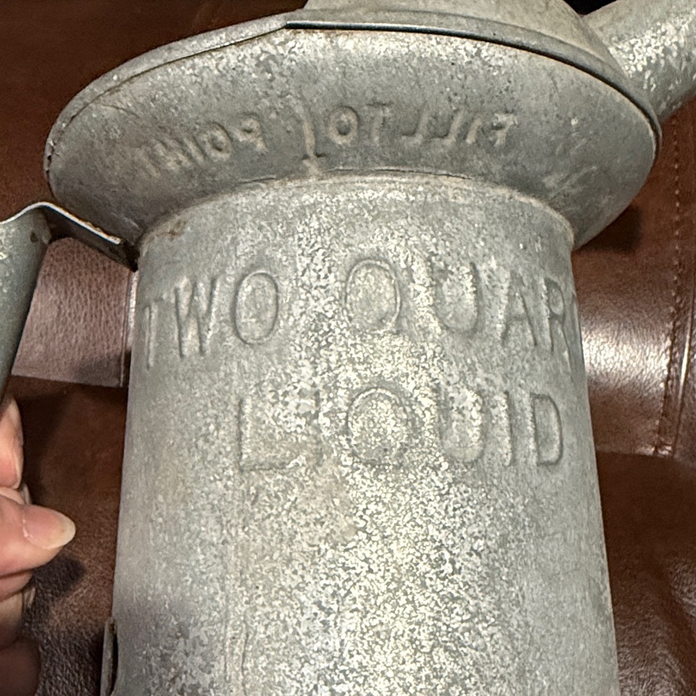 Vintage Metal Oil Can - Picture 9 of 11